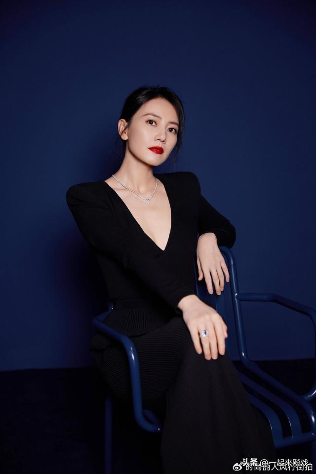 高圆圆眼波流转，顾盼生辉，一代佳人