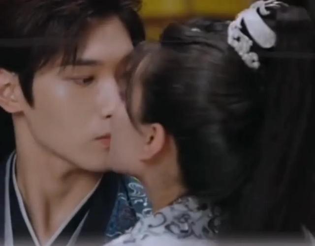 双世宠妃3厉害了!前有三层夹心吻,后有三角吻,服了
