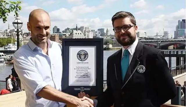 荒野求生专家德爷在中国“栽了”？求生还没开始，已笑死在评论区