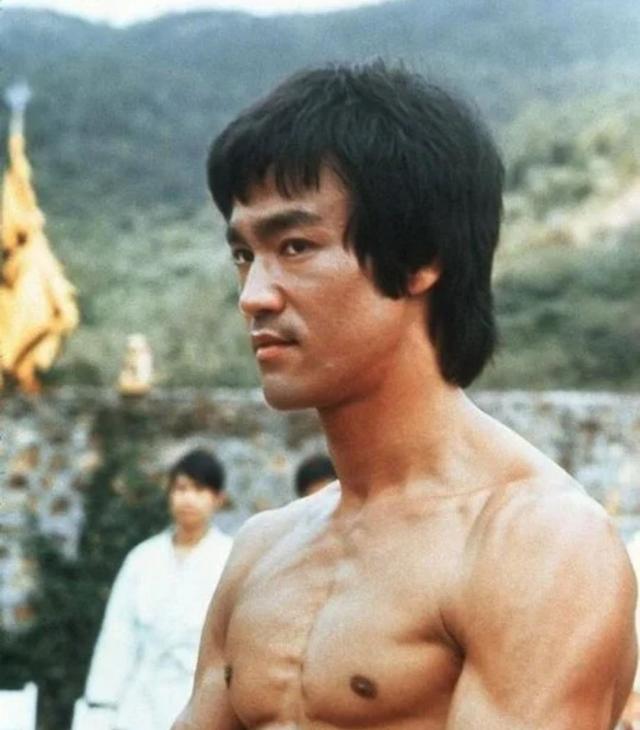 李小龙死在丁佩家里，当年到底发生了什么？42年后丁佩说的可信吗