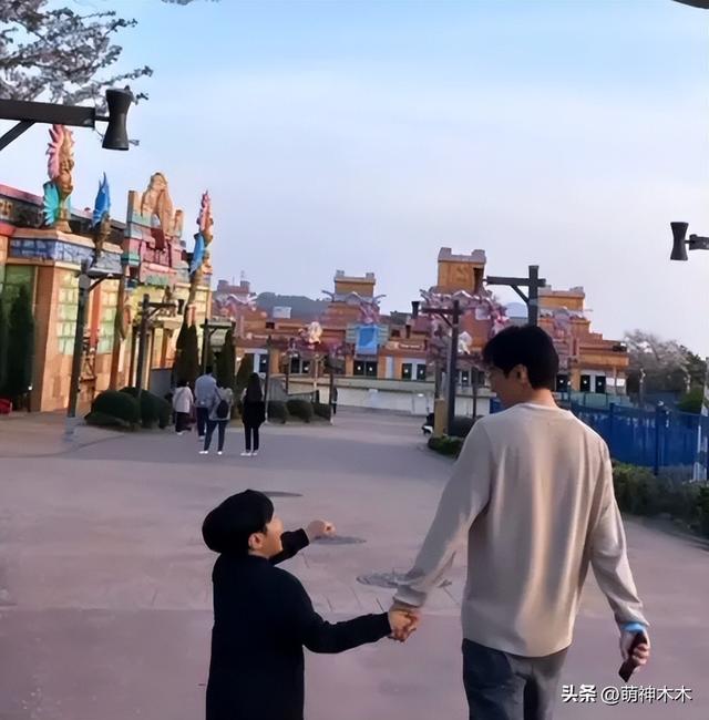 蔡琳高梓淇和解！离婚3年后父子俩终于见面，女方晒合影否认复合