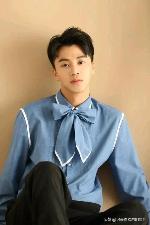 孟瑞自带贵族气质，阳光帅气迷人十足。演技精湛，才华横溢！