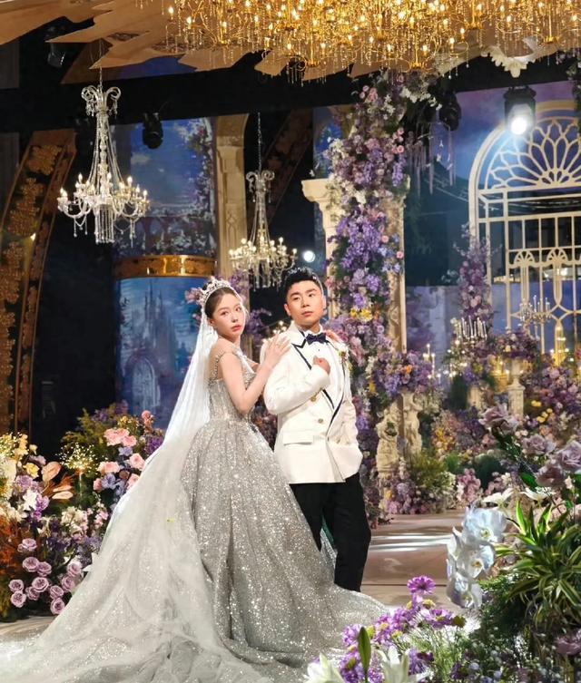 恭喜！德云社演员张九南结婚，张鹤伦主持，张云雷郎鹤炎等人见证