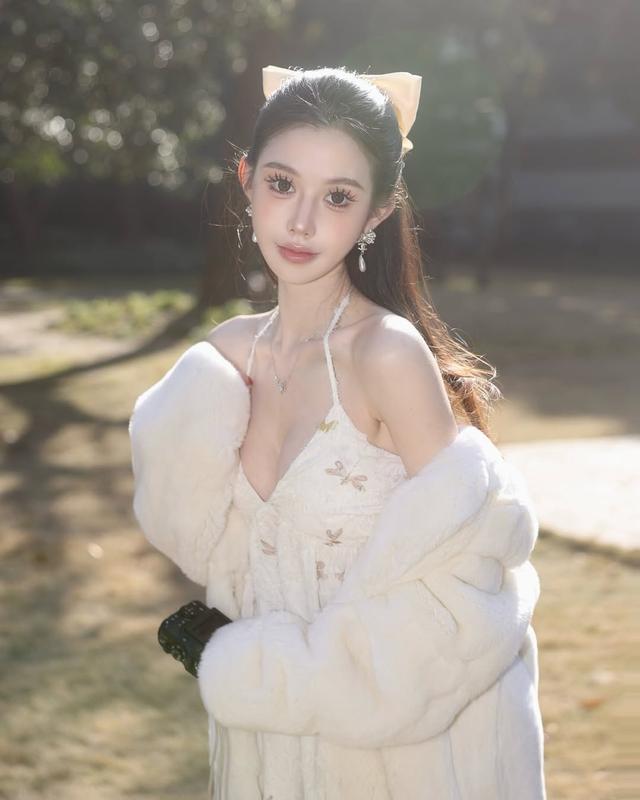 网红‘其雨’最新发布，几套写真你最喜欢哪个呢?