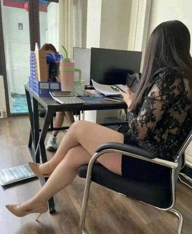 妙语连珠，舞动才情，揭秘默剧大师的魅力世界