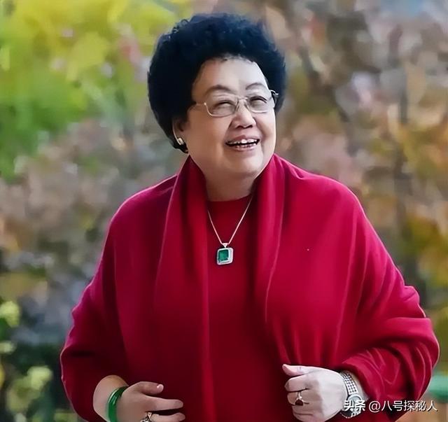 身价过百亿,坐拥北京一条街出门私人飞机,京圈内的富婆都有谁?