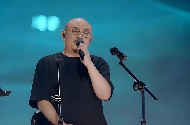 刀郎20年传奇：从歌厅瘸腿歌手到文化核弹，背后不为人知的故事？