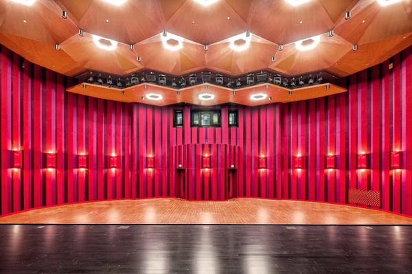 环人民广场演艺区添新丁，邬达克设计的长江剧场改造后重开