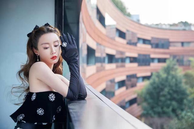 周麟嘉,迷人写真,彰显性感魅力!