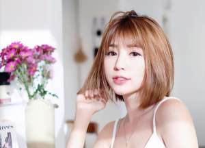 大马脸(马来西亚温柔女神，香脸轻匀宛如月 可爱俏皮的少女甜美穿搭风)