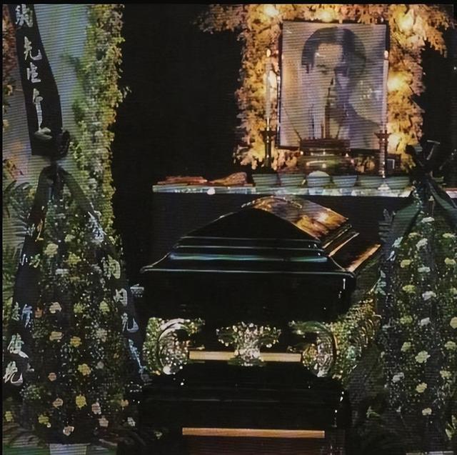 黄家驹唯一公开的女朋友，却被禁止出席葬礼，三十年过去终身不嫁