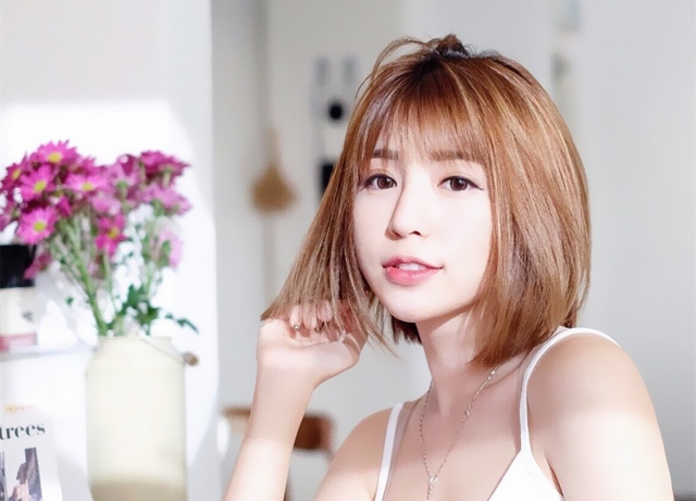 马来西亚温柔女神，香脸轻匀宛如月 可爱俏皮的少女甜美穿搭风