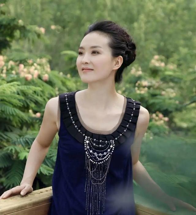 “晴格格”王艳：23岁嫁豪门，丈夫比她大11岁，婚姻让人羡慕