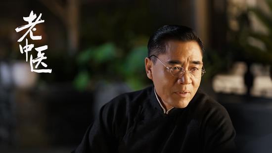 《老中医》热播 陈宝国冯远征曹可凡三个男人一台戏