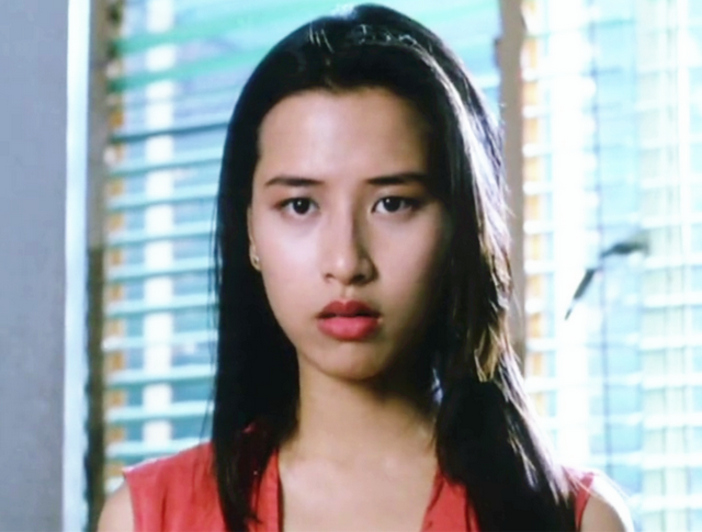 46岁港星麦家琪内地自驾游，开豪车行驶350公里，男友人自愧不如