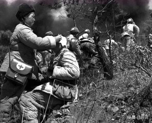 零下30度,志愿军战士双脚冻伤如冰柱,19岁女兵抱在怀中化冰