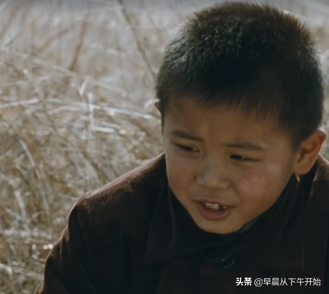 《活着》电影与原著对比,张艺谋导演为什么没有拍出所有的绝望?