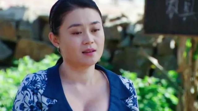 关婷娜：从化妆助理到影视女星的华丽转身