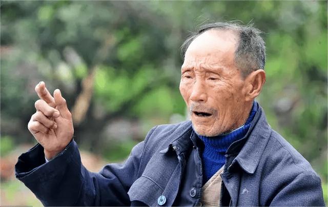 留守妇女与未婚男邻居的秘密情事：白天邻居，夜晚夫妻