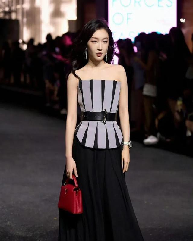 LV官宣宋亚轩为品牌大使 全面盘点十大顶奢代言人 肖战商业价值拉满