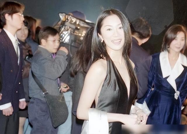 徐华凤:花7年熬走原配,享了3年太太福,浑身长瘤并死在丈夫怀里