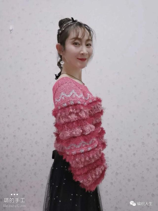 少女风改版华丽风：毛茸茸女士棒针大圆领阔袖套头毛衣（有编织图解）