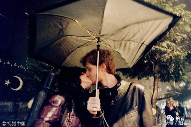 世界接吻日:街头热吻的TA们