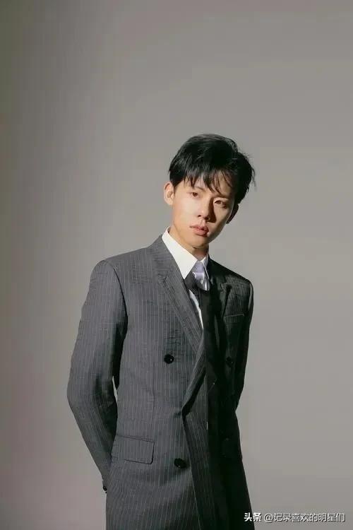 00后男演员：周奇阳光帅气迷人十足，演技也不错！