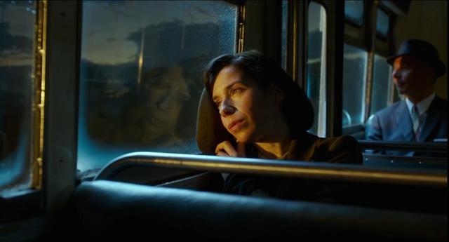 「水形物语」“笨拙”的爱情，又险恶，又凄美