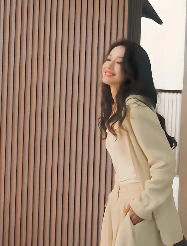 19岁舒淇拍“全裸写真”“三级片”一脱成名，老板亲自上场