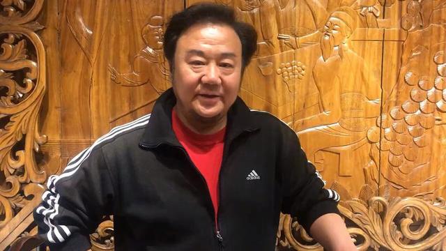 他是著名歌唱家,13次上春晚,曾梦想当体育明星