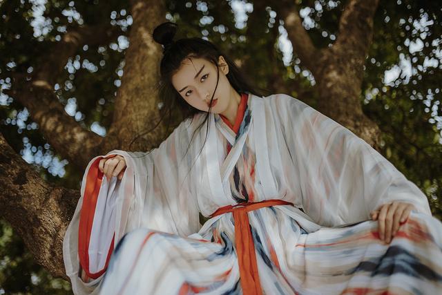 小说:与从小一起长大的姐姐激情热吻,演一出武侠版亲吻姐姐