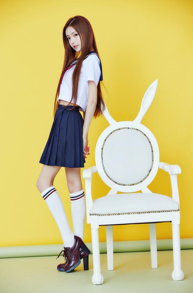 叶子淇可爱水手服写真图片