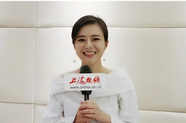 原东方卫视主持人陈辰,低调嫁歌唱家余笛,今被丈夫宠成少女