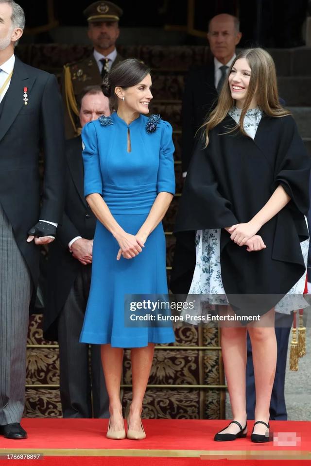 长腿美少女！17岁的索菲亚公主，这身材很欧美，衣品直逼母亲莱后