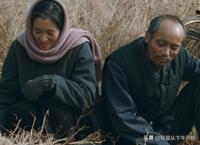 《活着》电影与原著对比,张艺谋导演为什么没有拍出所有的绝望?