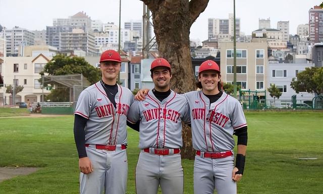 谷爱凌与男友滑冰亲吻，男方身份背景曝光，两人门当户对