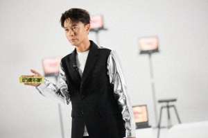 隐隐作秀(《披荆斩棘4》X-Leader李克勤:“我这个年纪有什么不可以呢,什么都可以”)