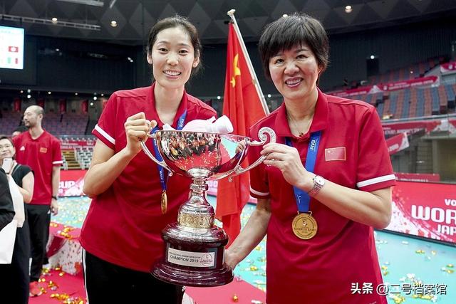 从“铁榔头”到“整容狂魔”，64岁医美失败的郎平，近况令人感叹