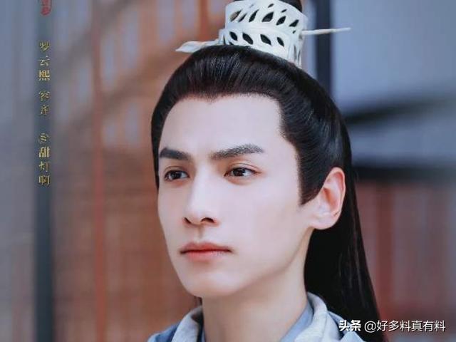 罗云熙长相变了，罗云熙未出道前与女友的合照曝光很青涩