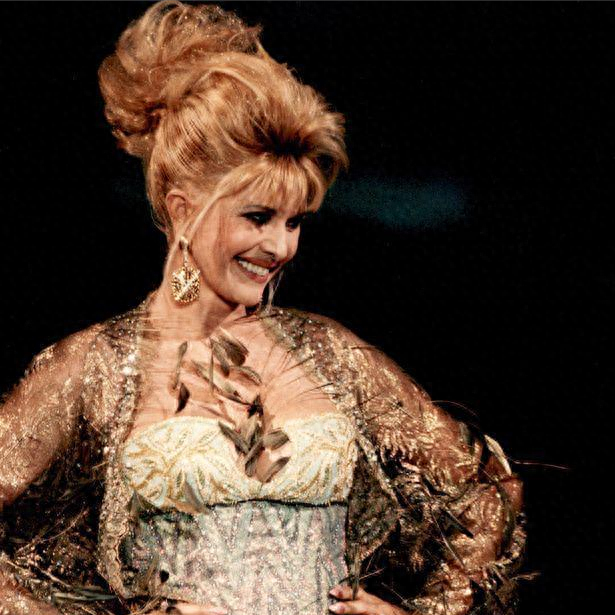 特朗普前妻伊凡娜：离婚后一生未改夫姓，逝后被特朗普当家人安葬