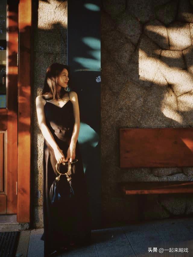 高圆圆眼波流转，顾盼生辉，一代佳人