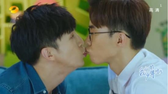 《少年》薛之谦唐禹哲男男吻激 李小璐目击现场