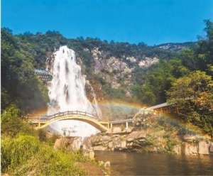 出落(飞瀑直出落彩虹)