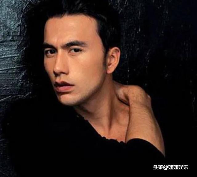 圈中的“假混血”,五官深邃没话说,有人彻底爆红,有人泯然众人