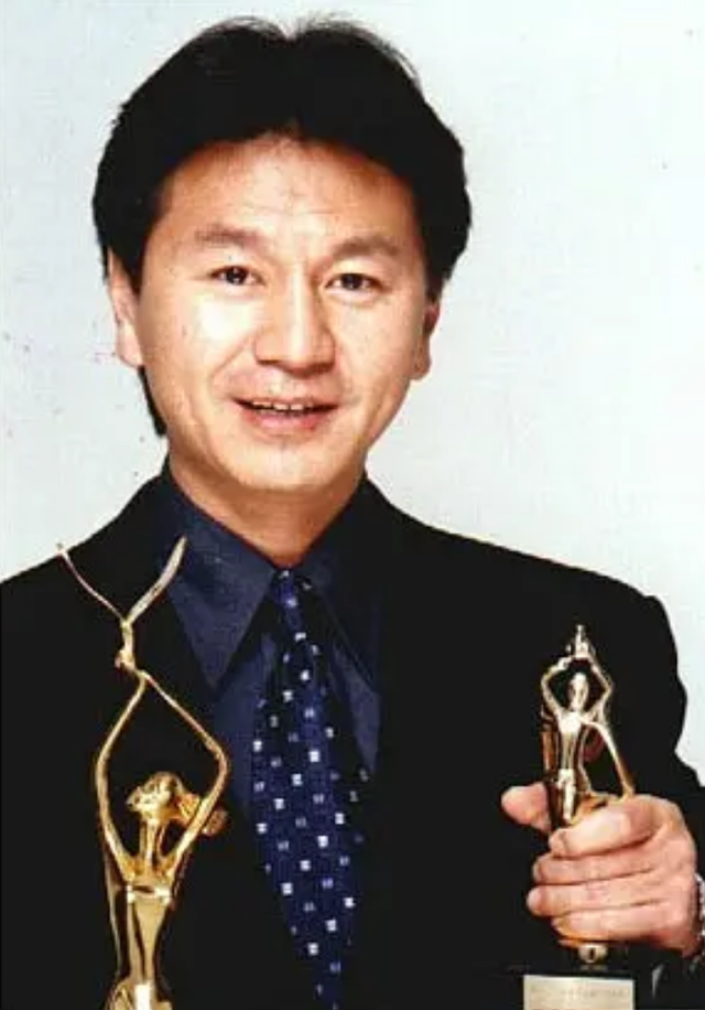 著名演员吴若甫：当红时被绑架，44岁娶22岁妻子，如今怎么样了？