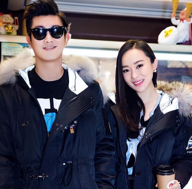 年轻的霍思燕,一部电影《我要成名》在那个年代也算是一脱成名