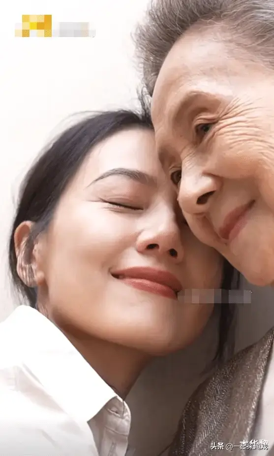 高圆圆眼波流转，顾盼生辉，一代佳人