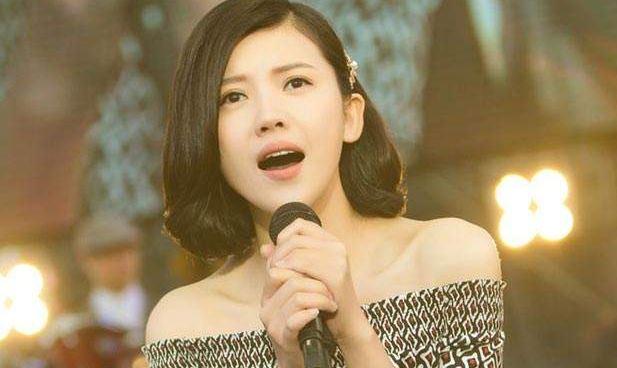 被张艺谋一眼看中，却被成龙挖走，女演员林鹏到底哪里好？