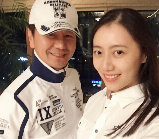 著名演员吴若甫：当红时被绑架，44岁娶22岁妻子，如今怎么样了？